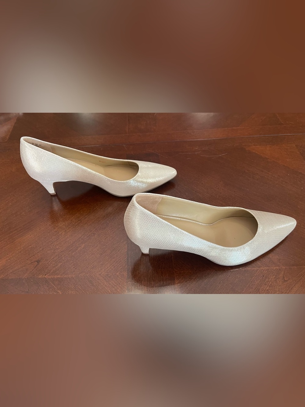 Naturalizer NWT & box Cream Textured Pointed-Toe Pumps - Picture 2 of 5